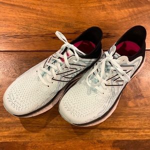 New Balance 1080v11 Women’s size 7.5. Pale Blue Chill with Black. Barely worn.
